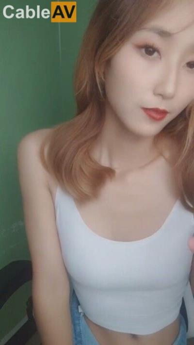 新人美女主播玉妙妙下海不久被狼友調教的明明白白，全程露臉黑絲誘惑揉奶玩逼特寫展示，跳蛋塞裏面抽插呻吟