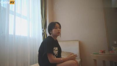 探花大神老王酒店 1600元約炮十九歲兼職小妹妹逼緊聽話，小妹缺錢買手機偷拍角度不錯對白清晰